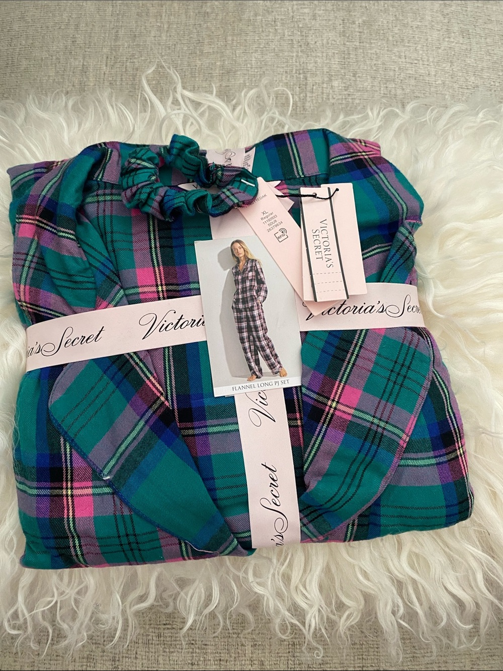 VICTORIA’S SECRET Plaid Flannel Pajama Set NWT! 🎀